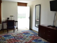 Econo Lodge Brooks 2*
