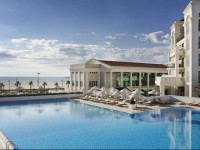 Las Arenas Balneario Resort