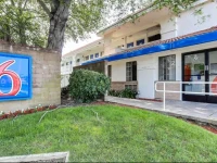 Motel 6 Pinole 2*