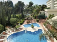 Apartamentos El Pinar 4*