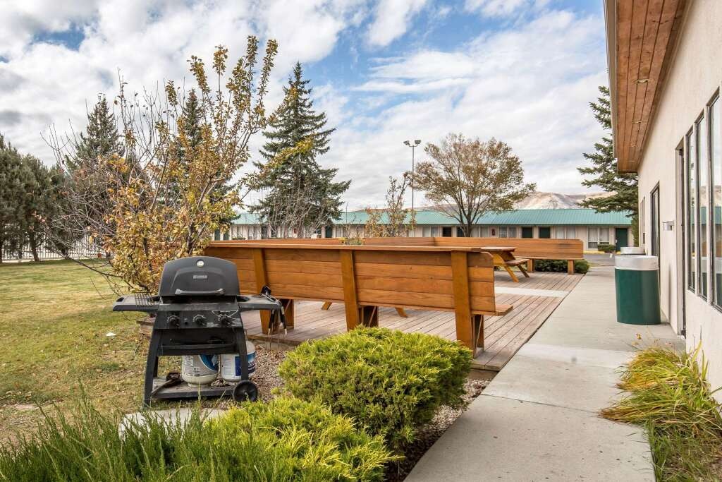 Quality Inn Rock Springs 2*