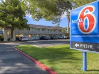 Motel 6 Barstow 2*