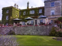 Burleigh Court Hotel 3*