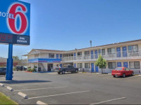 Motel 6 Fresno - Blackstone North