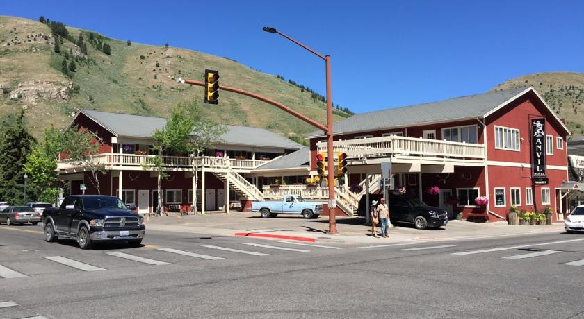 Anvil Motel 2*