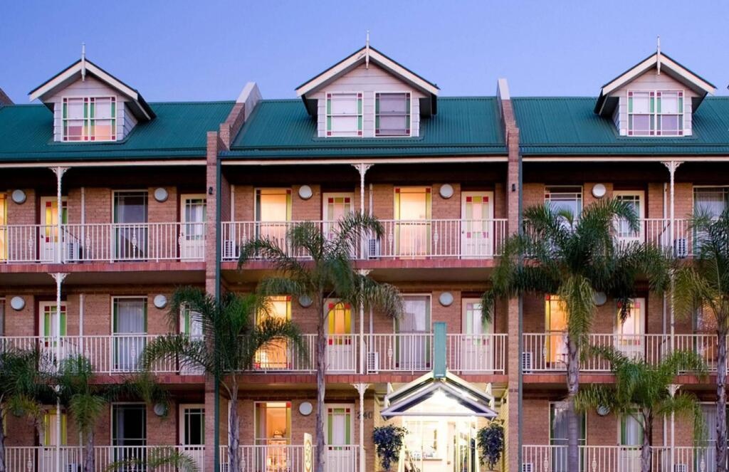 Central Railway Hotel 2*