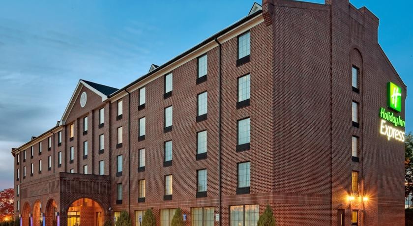 Holiday Inn Express Harrisburg East 2*