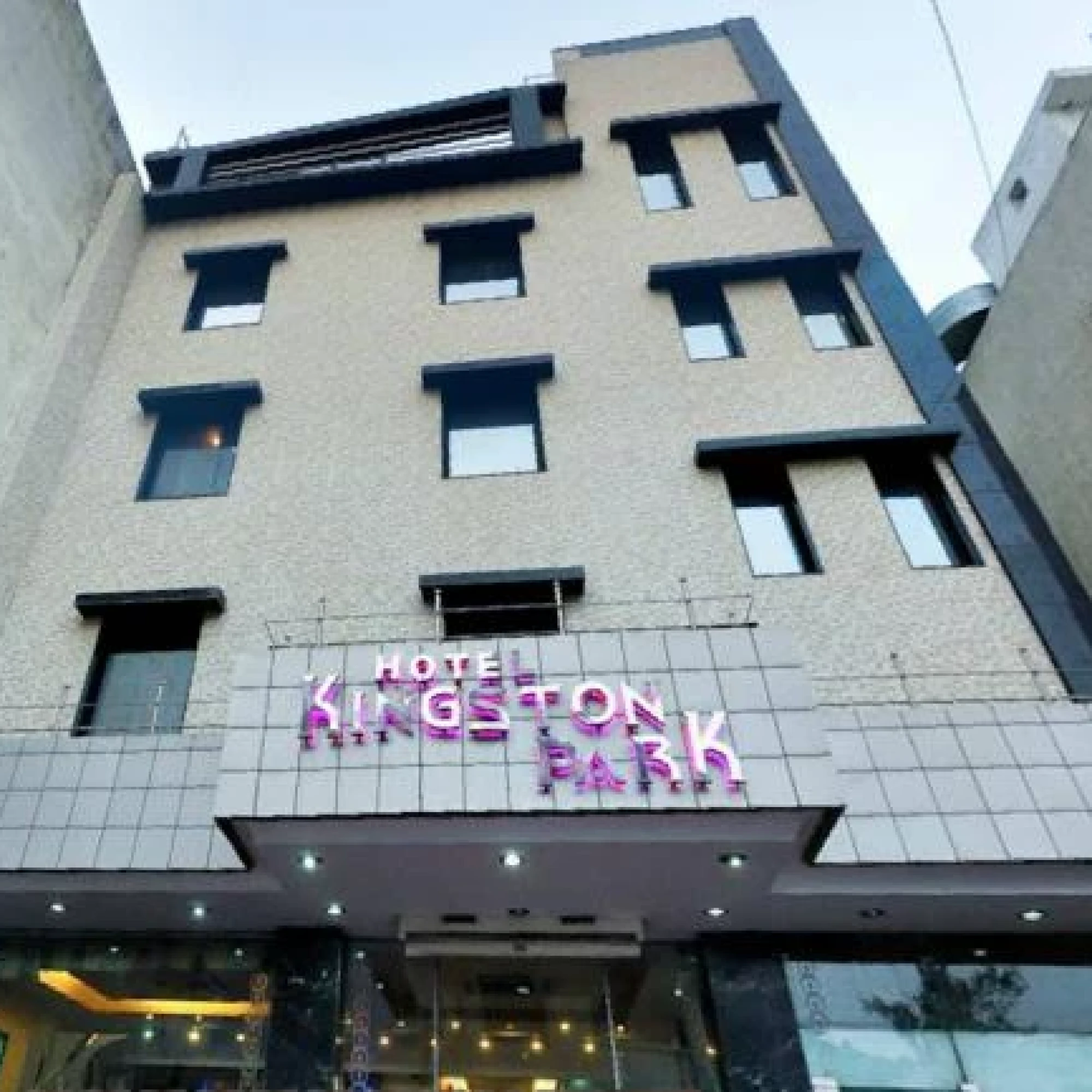 Kingston Park 3*