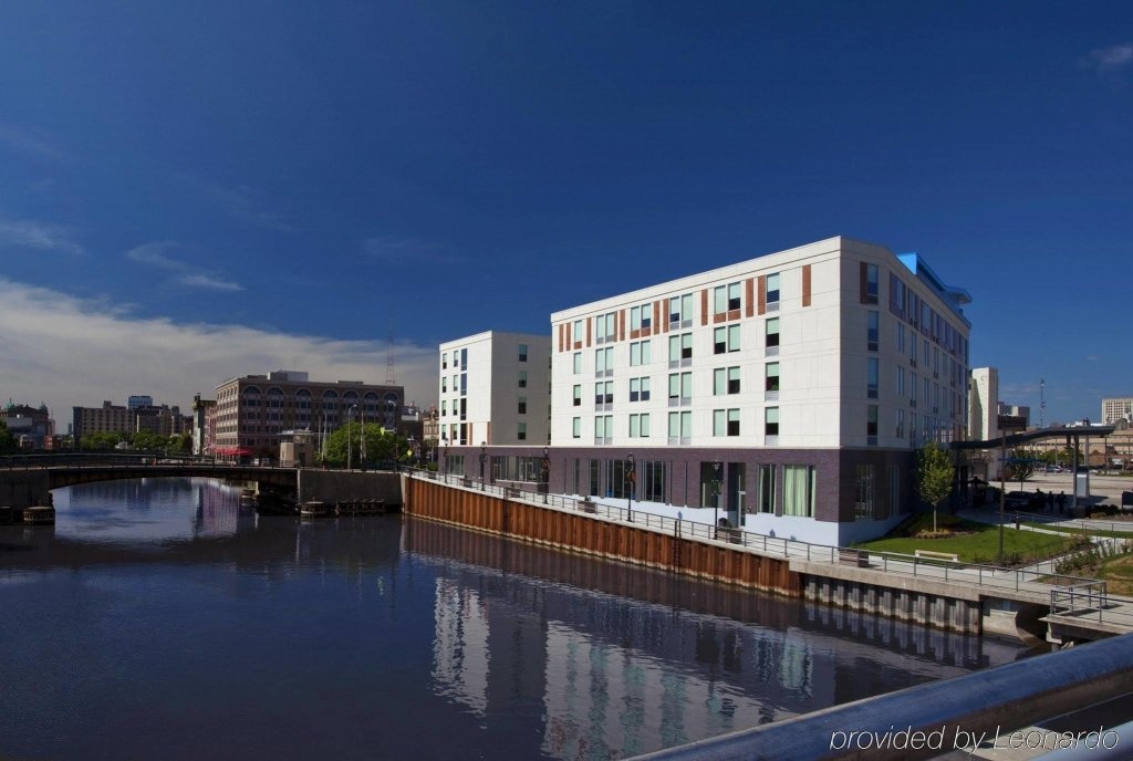 Aloft Milwaukee Downtown 3*