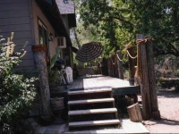 Sequoia Riverfront Cabins 2*