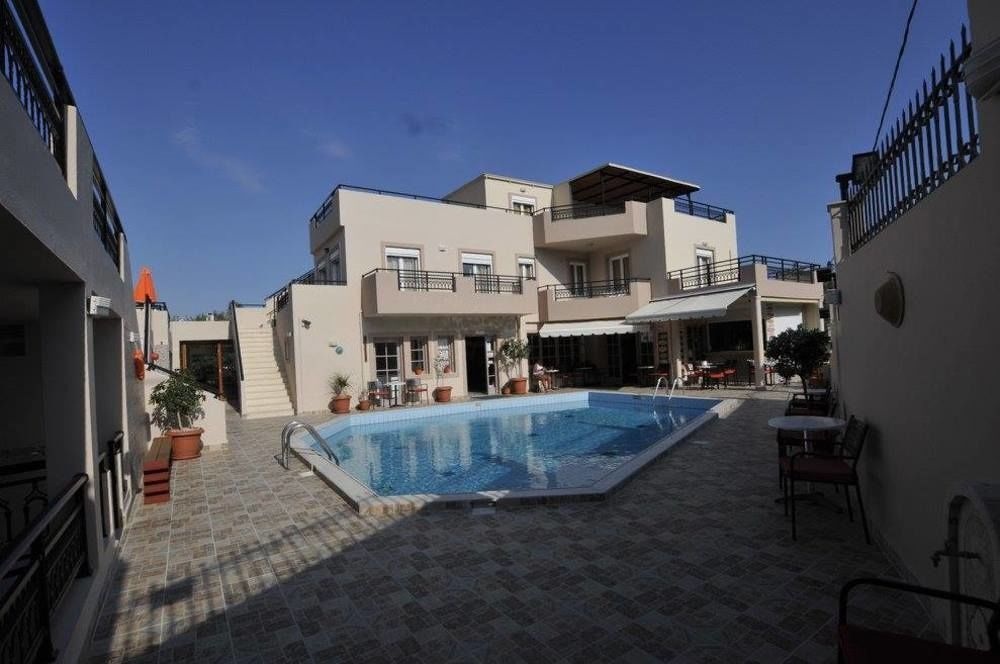 Irini Apartments 3*