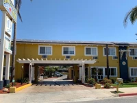 Sandyland Reef Inn 2*