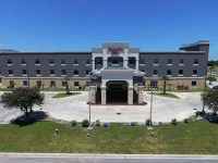 Hampton Inn Seguin 3*
