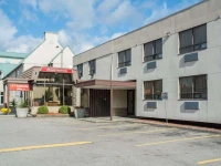 Econo Lodge By the Falls 2*
