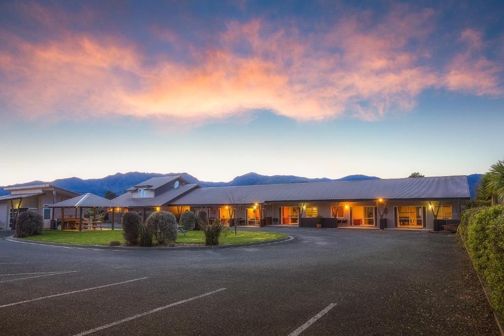 Mohua Motels 5*