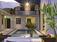 Noordin Mews