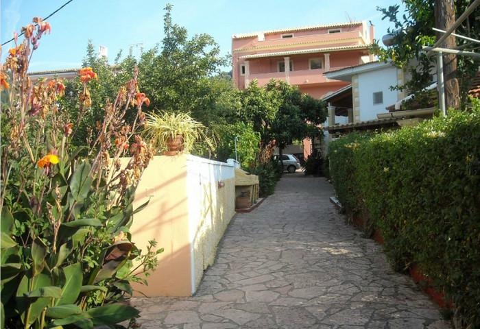Kostas Apartments 