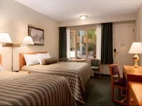 Travelodge Winnipeg East 2*