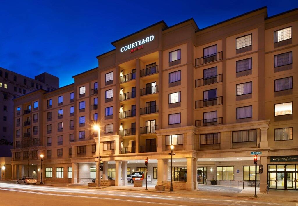 Courtyard by Marriott Milwaukee Downtown 3*