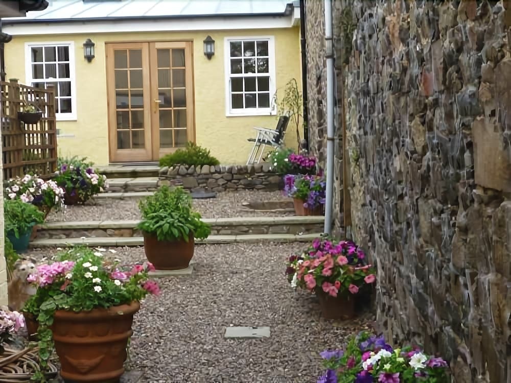 The Farmhouse at Yetholm Mill 3*