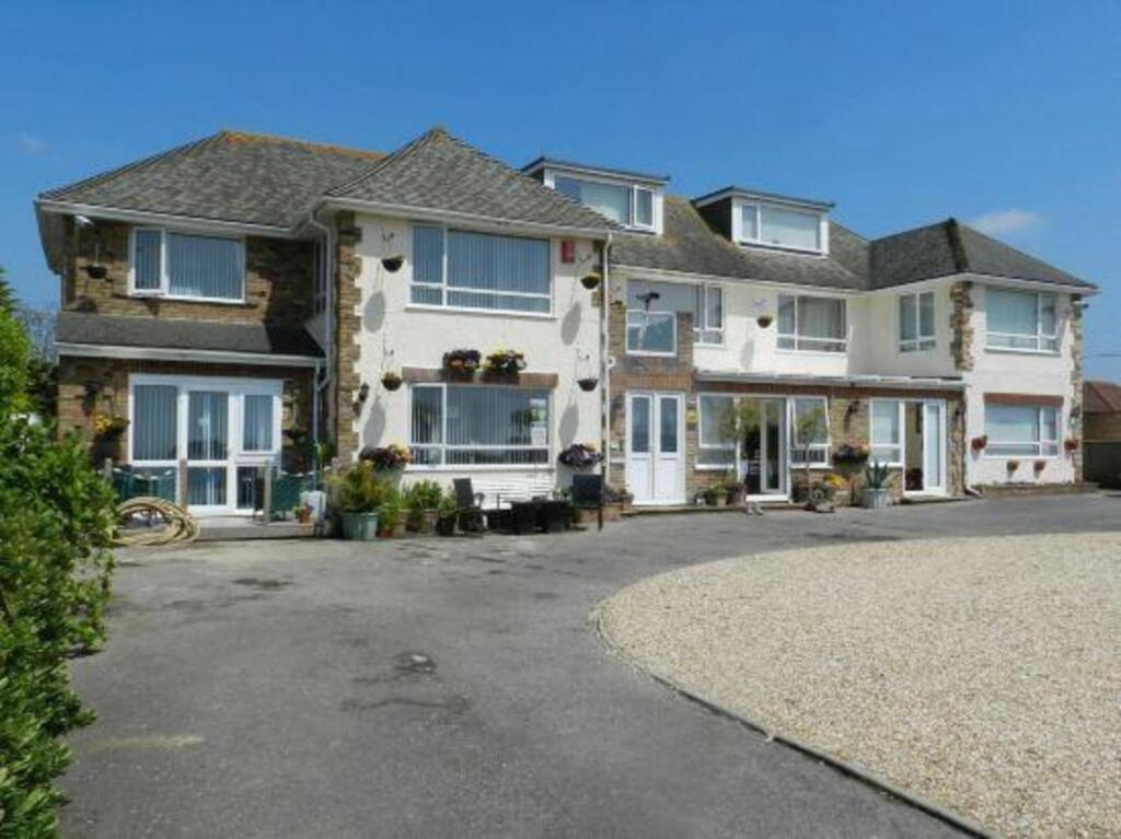 Watersedge Guest House 4*