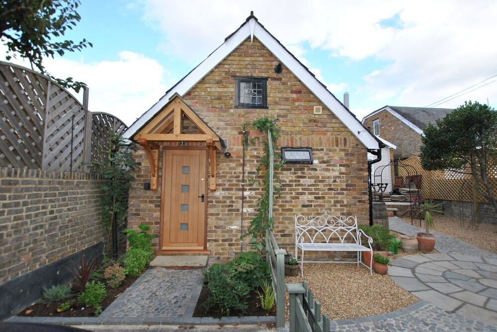 Alma House 4*