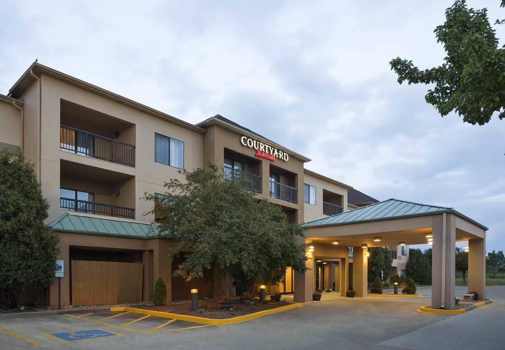 Courtyard Springfield 3*