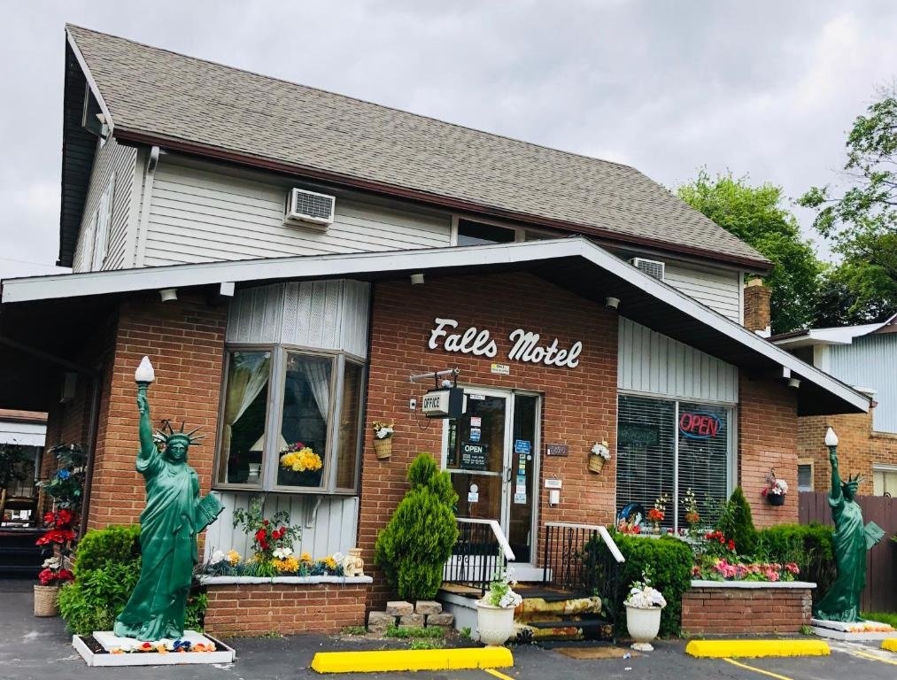 Falls Motel 2*
