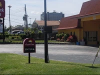 Ozark Inn Springfield 1*