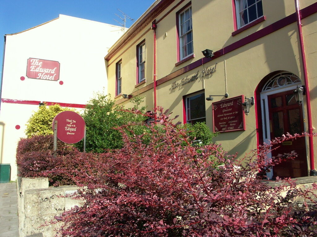 The Edward Hotel 2*