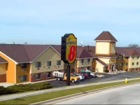 Super 8 Waukesha 2*