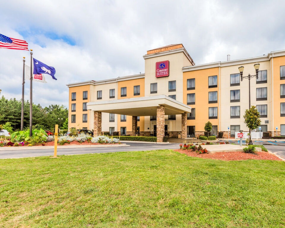 Comfort Suites Clinton 2*