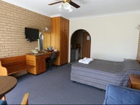 Manifold Motor Inn 3*