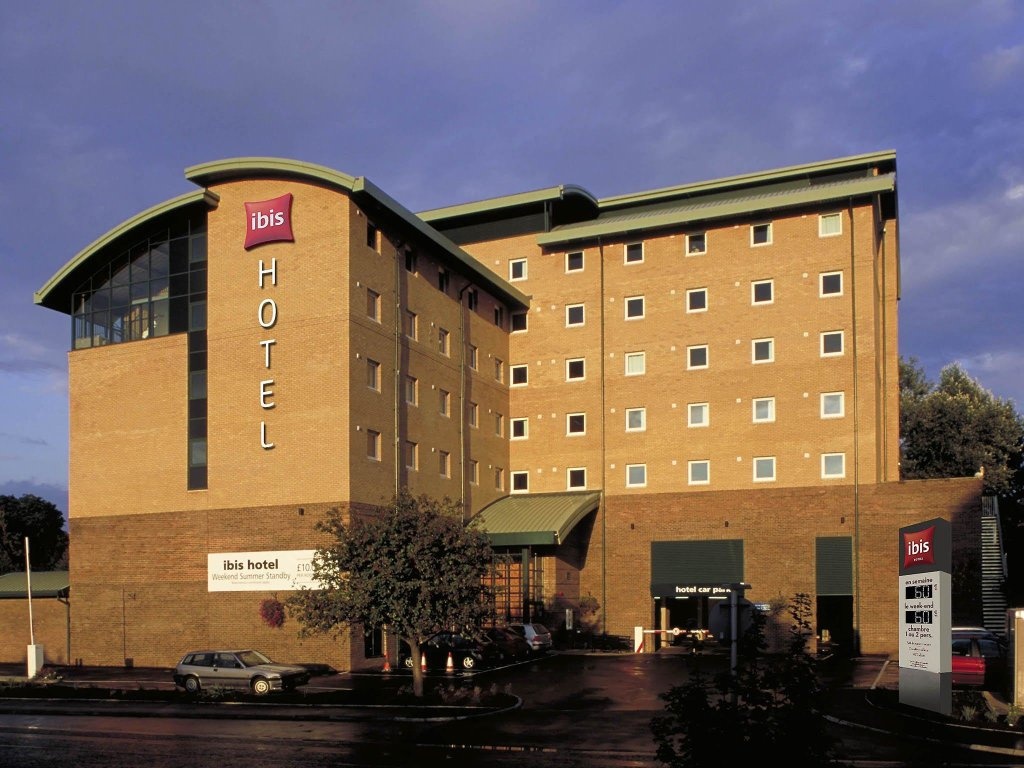 Ibis London Gatwick Airport 2*