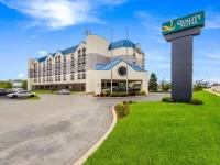 Quality Suites Milwaukee Airport 3*