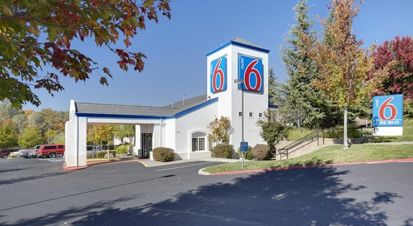 Motel 6 Auburn 2*