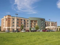 Courtyard Milwaukee Airport 3*