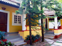 Bougainvillea Granpas Inn