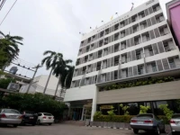 Escape at Sathorn Terrace 2*