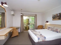 Colonial Village 3*
