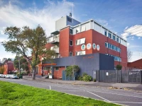 Melbourne Metro Yha 4*