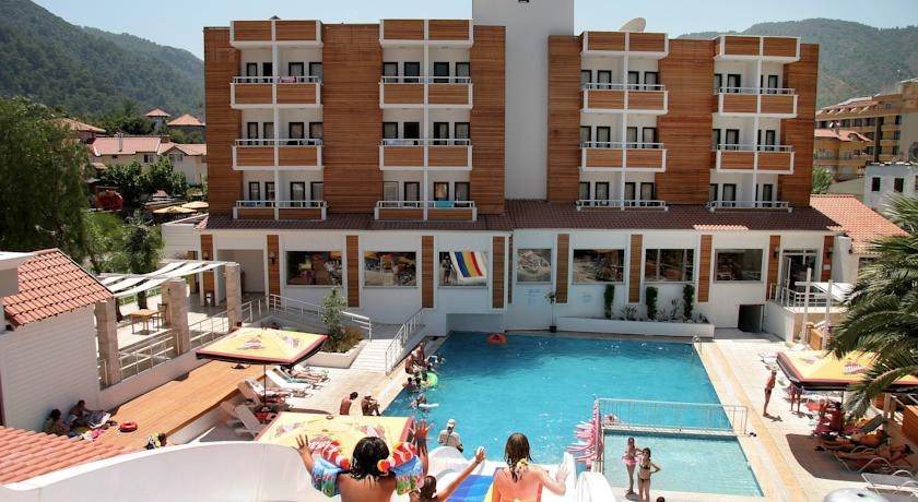 Club Munamar Beach Resort 4*