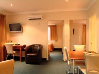 Emerald Spa Motor Inn 
