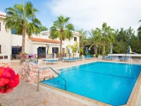 Loutsiana I &amp; II Deluxe Apts 3*