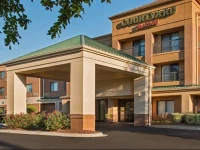 Courtyard Durham Research Triangle Park 3*