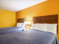 Econo Lodge At Six Flags 2*