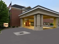 Hampton Inn East Aurora 3*