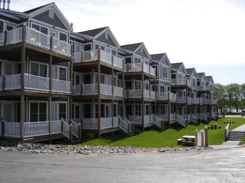 Harbor Lights Resort 3*