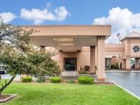 Clarion Hotel Buffalo Airport 3*