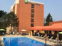 Holiday Inn Express Chicago-Schaumburg 2*